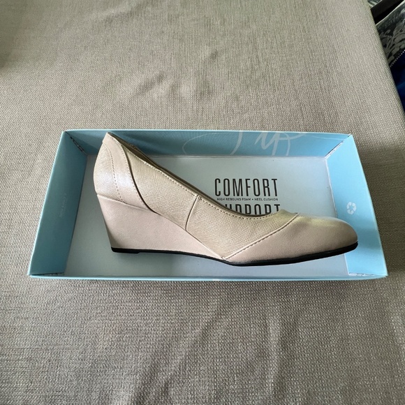 LifeStride Dreams Wedge Pumps Size 7 - Picture 4 of 9